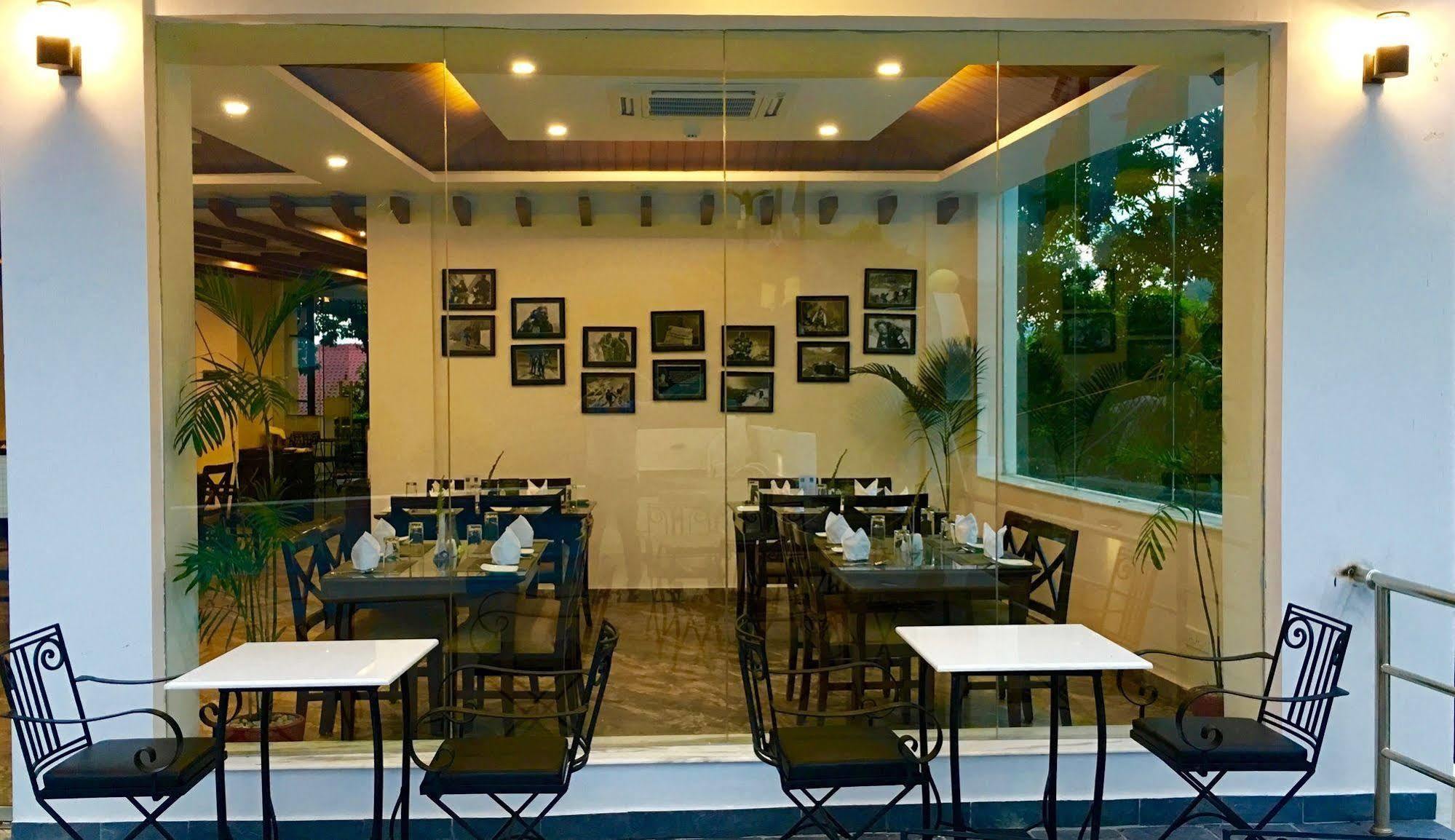 Himalayan Front Hotel By Kgh Group Pokhara Buitenkant foto